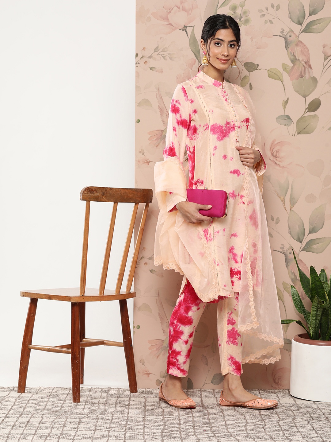 

Divena Women Printed Kurta with Trousers & With Dupatta, Pink