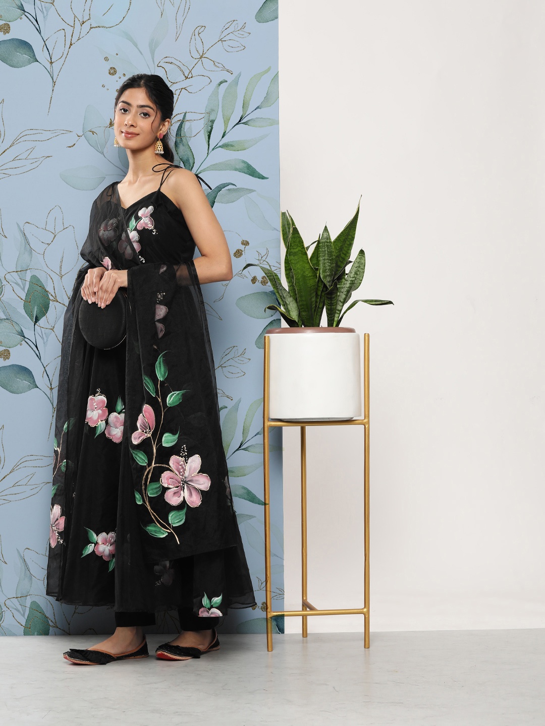 

Divena Women Floral Printed Kurta with Trousers & With Dupatta, Black