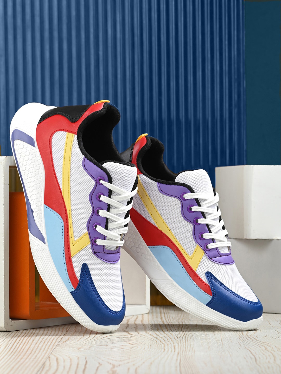 

Mactree Men Colourblocked Lightweight Sneakers, White