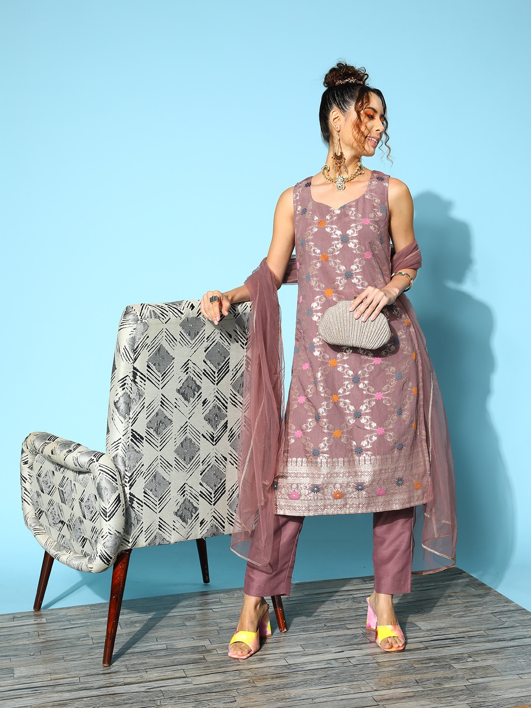 

Inddus Women Floral Kurta with Trousers & With Dupatta, Mauve