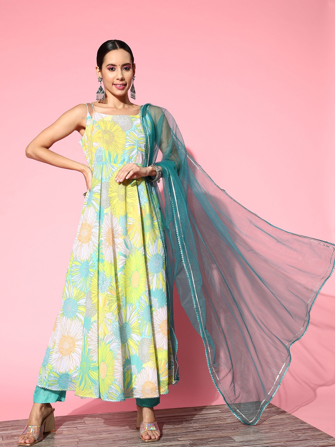 

Inddus Women Floral Printed Kurta with Trousers & With Dupatta, White