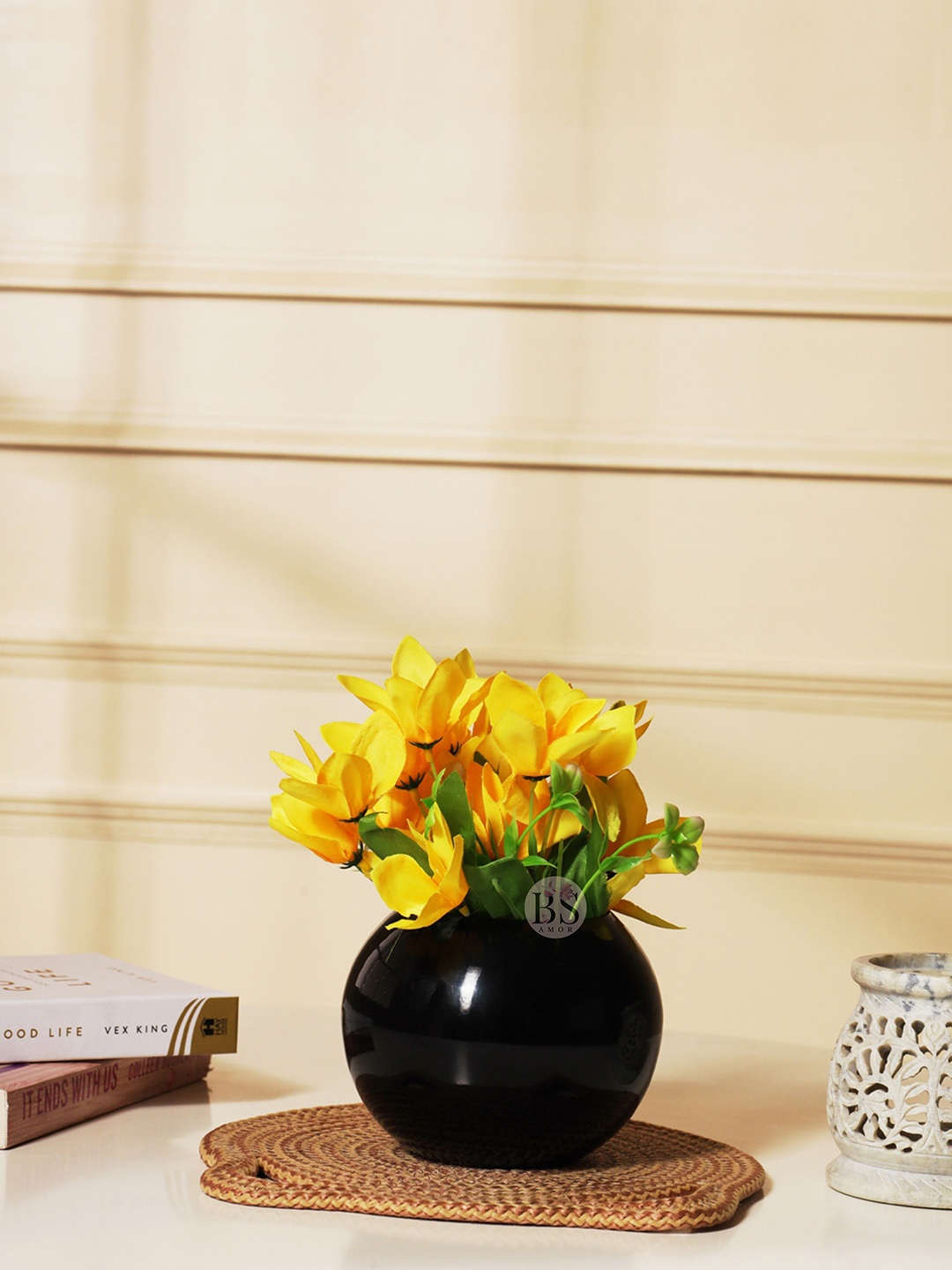 

BS AMOR Yellow Lily Flowers With Metal Vase