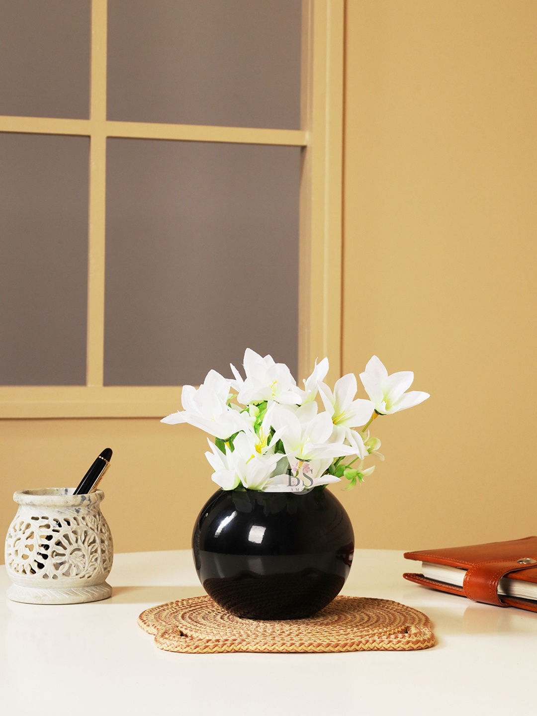 

BS AMOR White & Black Lily Flowers Bunch With Metal Vase