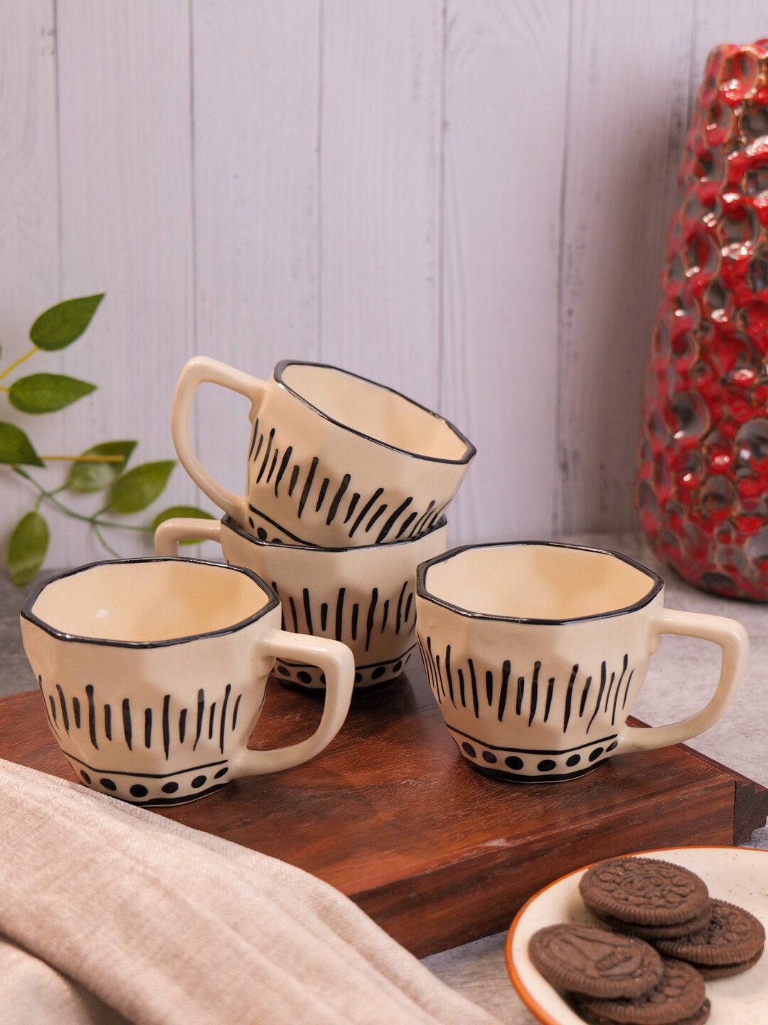 

VarEesha Off White & Black 4 Pcs Geometric Printed Ceramic Glossy Mugs 250 ml Each