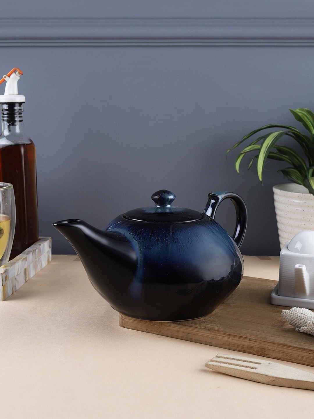 

VarEesha Leher Inky Blue Solid Ceramic Glossy Kettle 850 ml