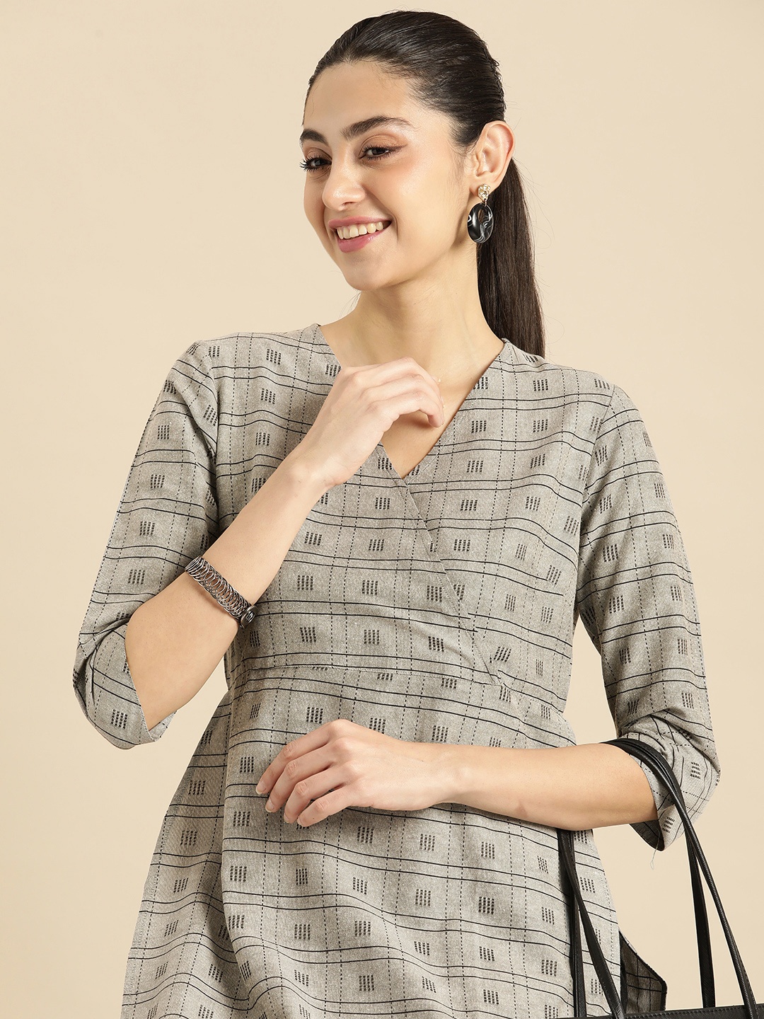 

Anouk Geometric Printed V-Neck Thread Work Kurta With Wrap Detail, Grey