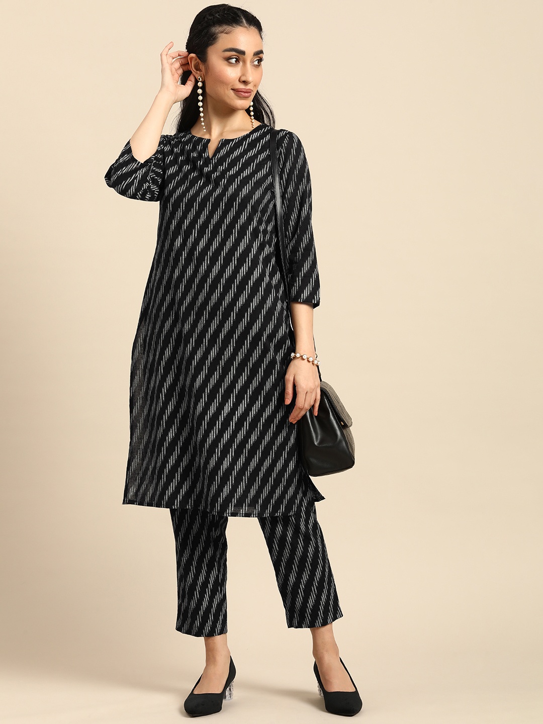 

Anouk Women Printed Regular Kurta with Trousers, Black