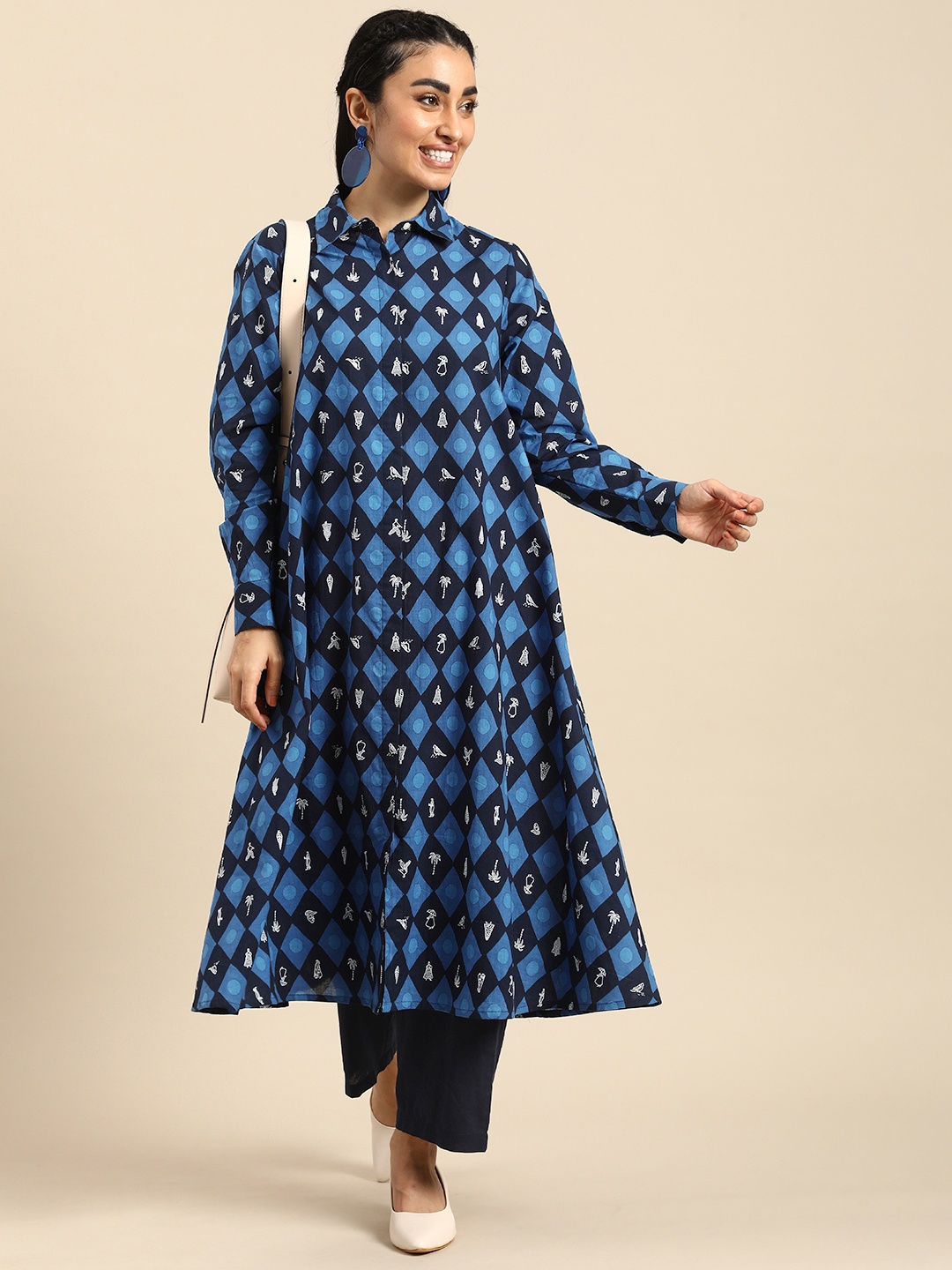

Anouk Women Quirky Printed Pure Cotton Kurta with Trousers, Navy blue