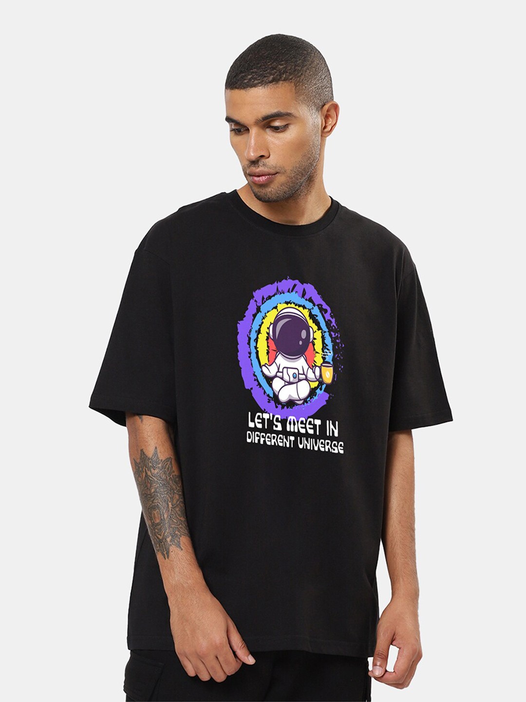 

Mad Over Print Men In Different Univers Printed Oversized Cotton T-shirt, Black