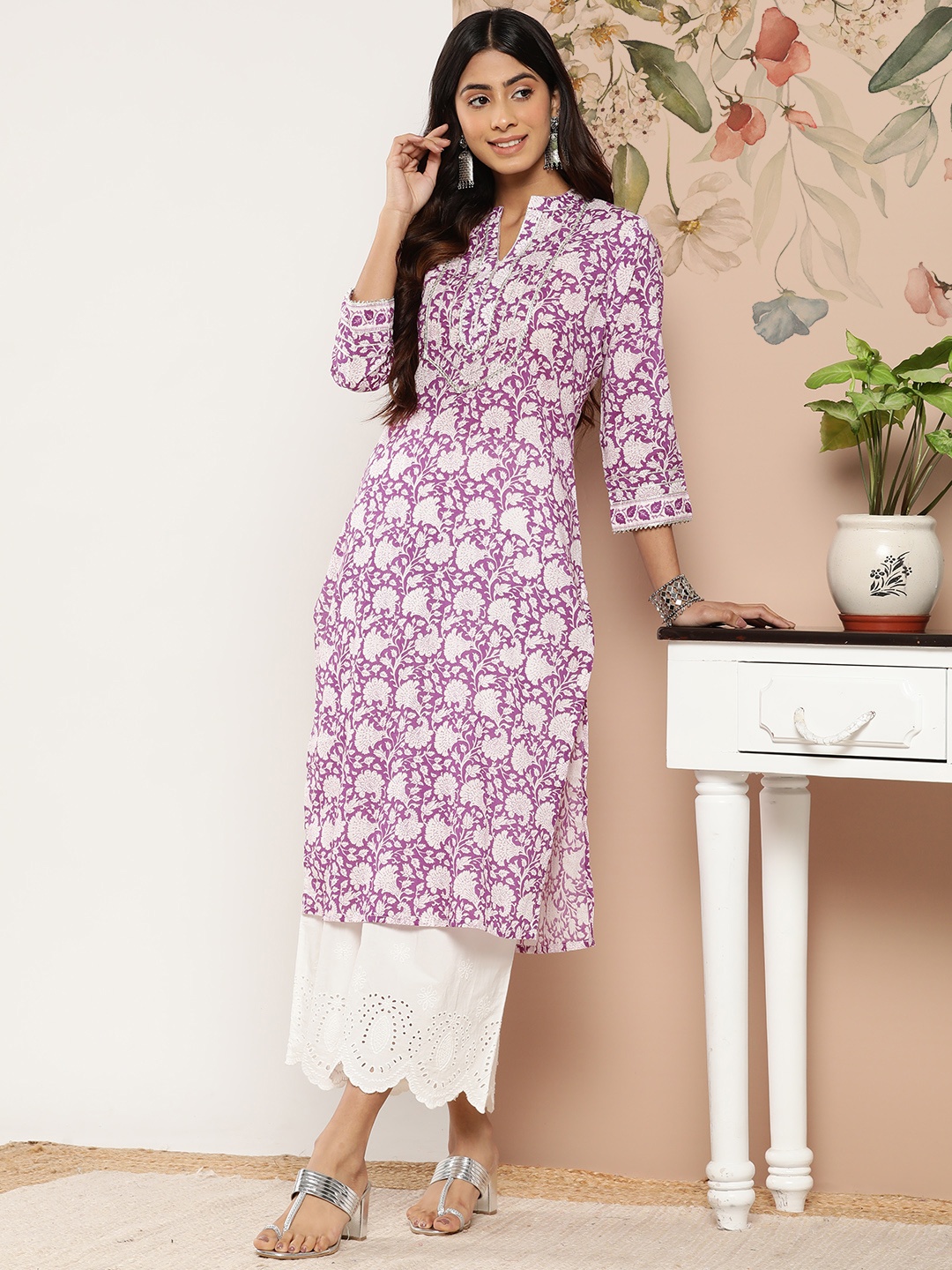 

Varanga Women Floral Embellished Gotta Patti Kurta, Purple