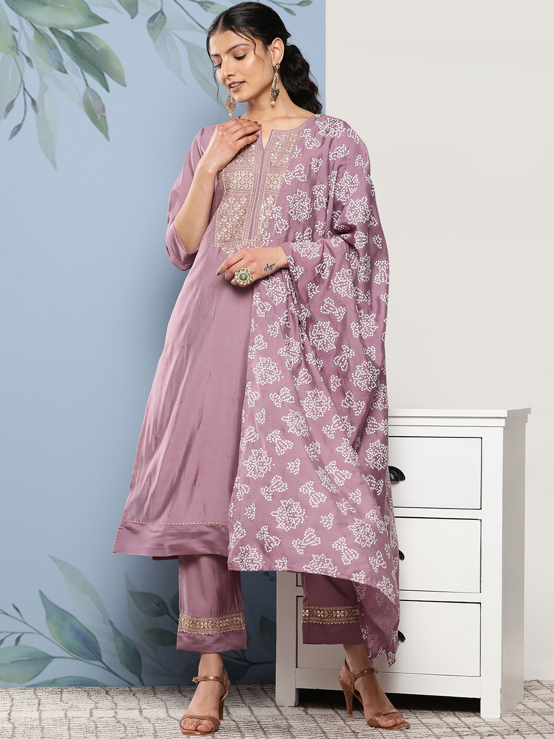 

Varanga Ethnic Motifs Embroidered Sequinned Kurta with Trousers & Dupatta, Mauve