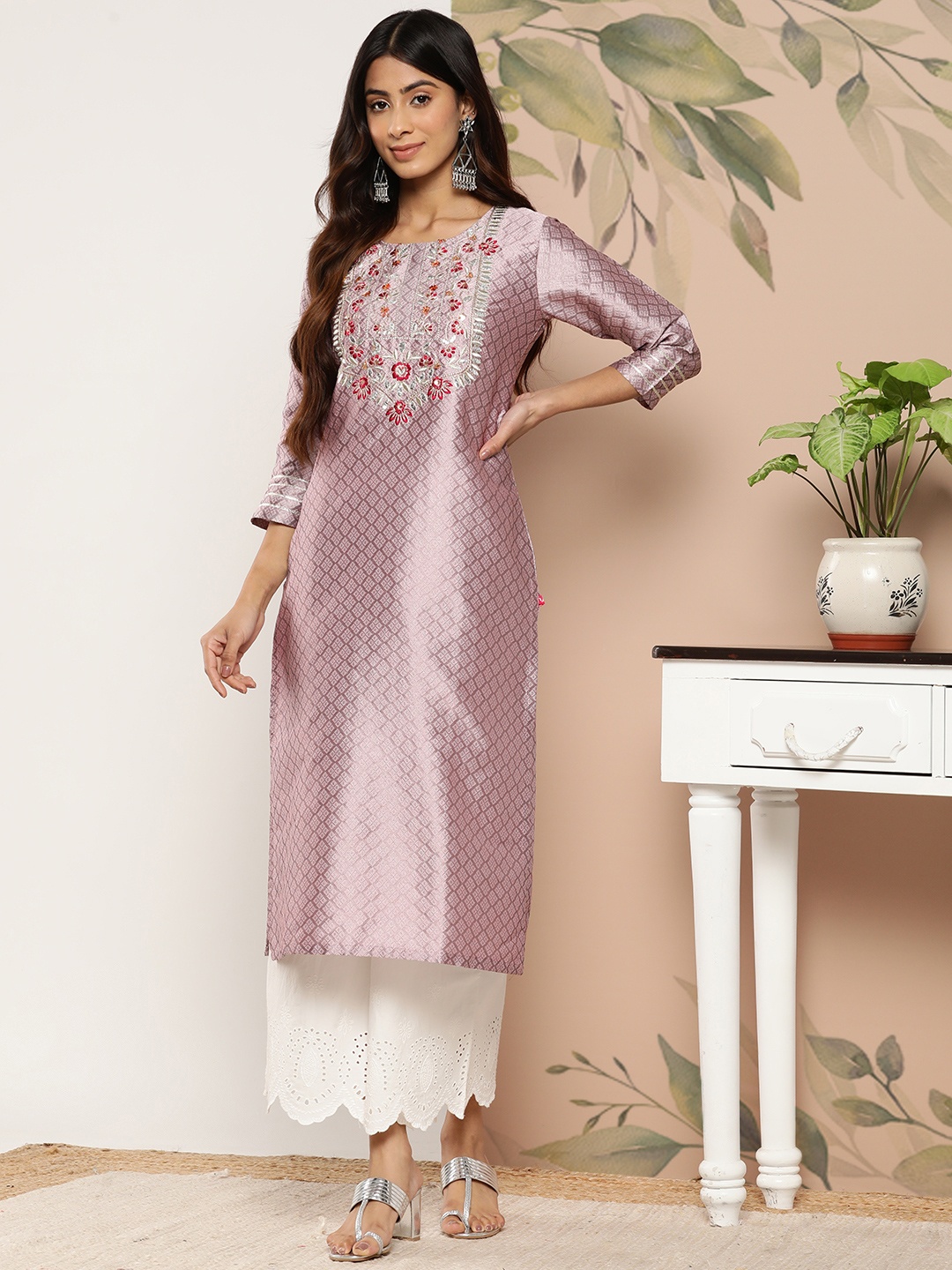 

Varanga Ethnic Motifs Printed Thread Work Detail Straight Kurta, Mauve