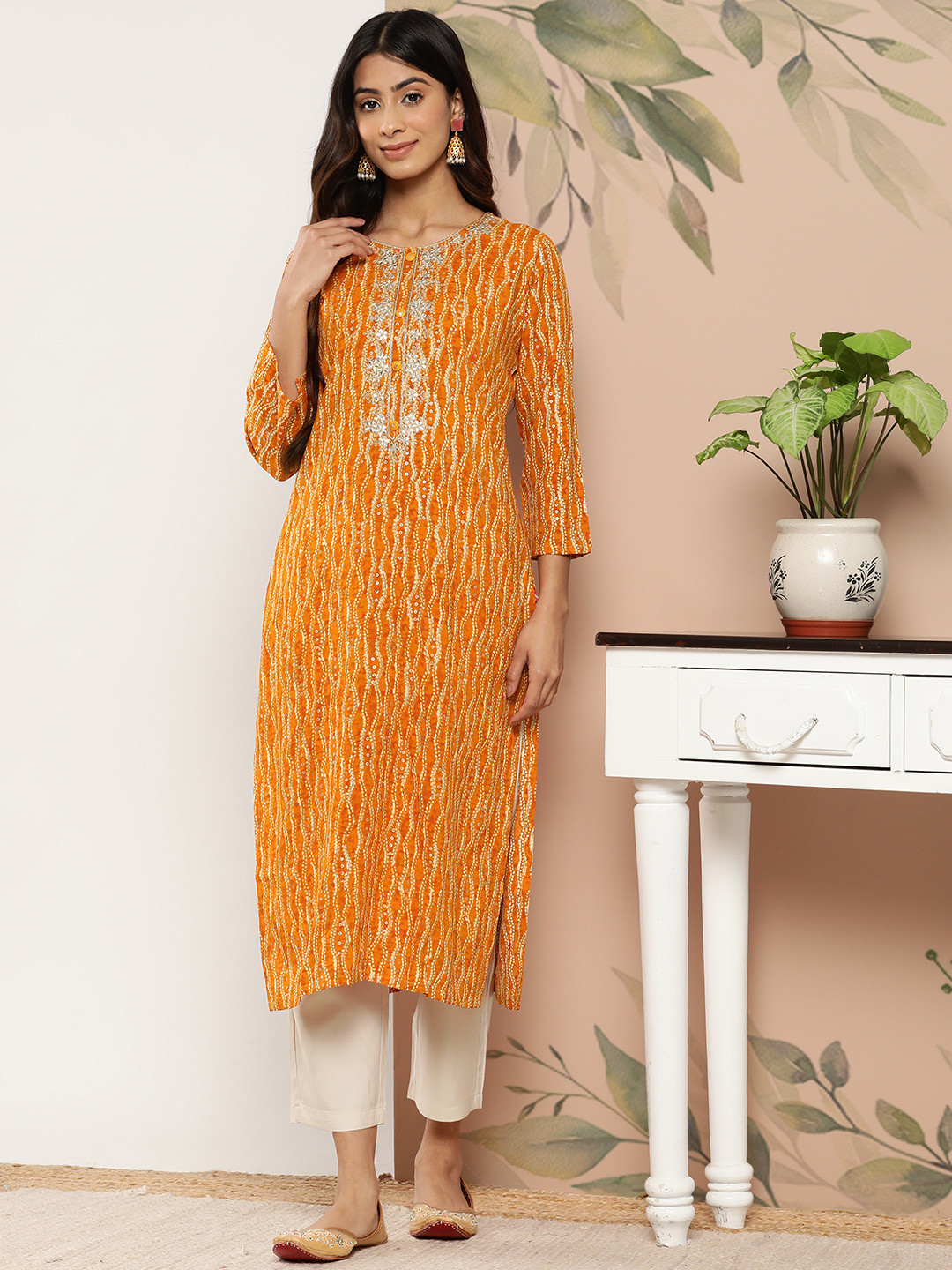 

Varanga Women Mustard Yellow & Gold-Toned Embroidered Gotta Patti Block Print Kurta