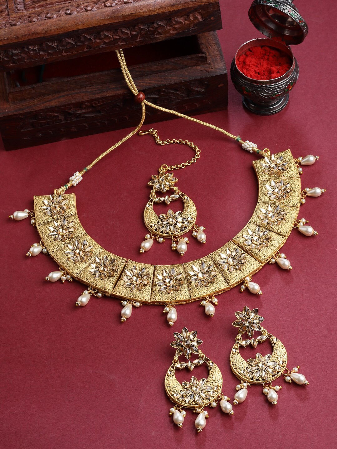 

PANASH Gold-Plated Kundan & Pearl Studded Handcrafted Choker Jewellery Set