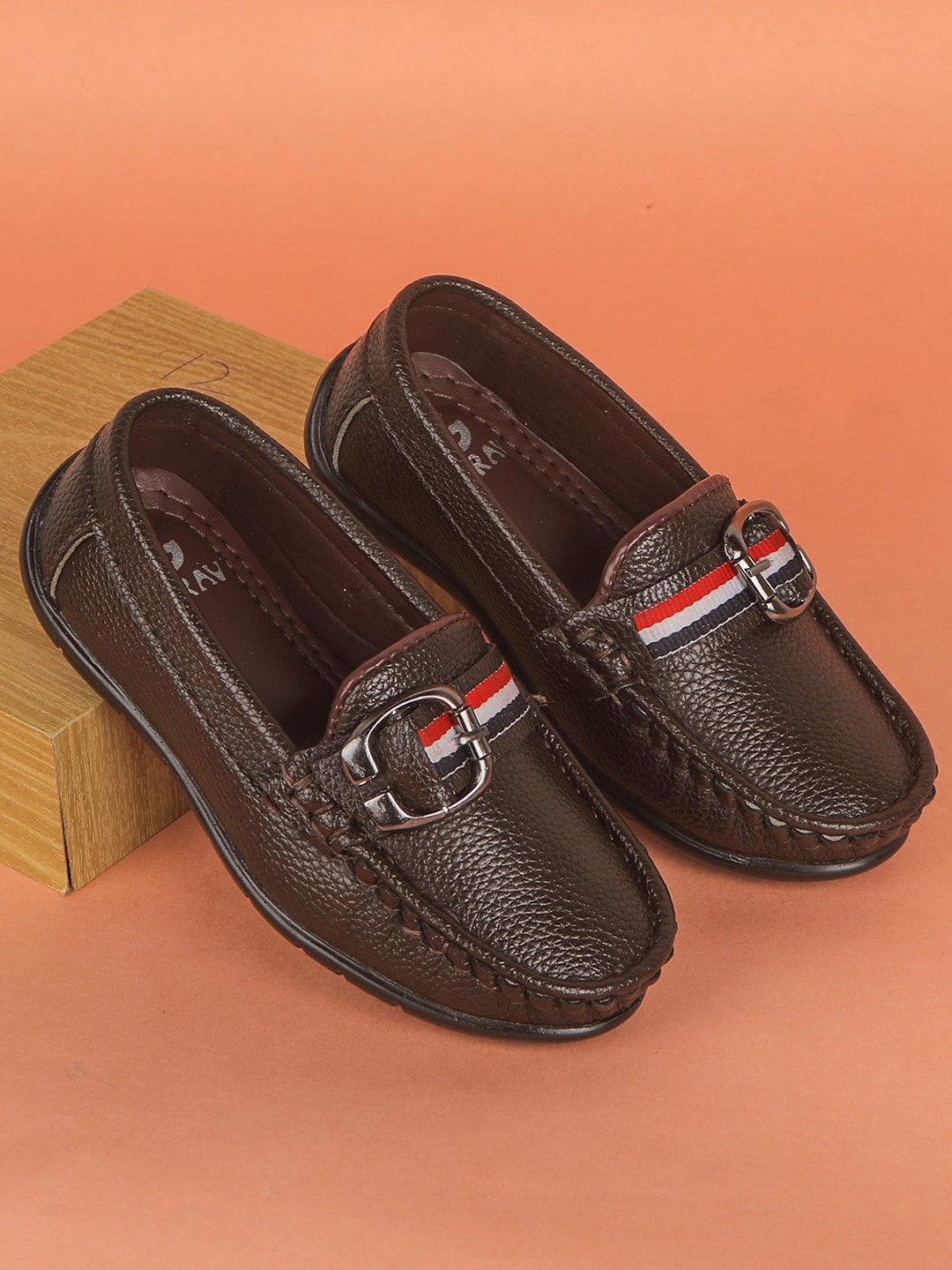 

FEETWELL SHOES Boys Textured Loafers, Brown