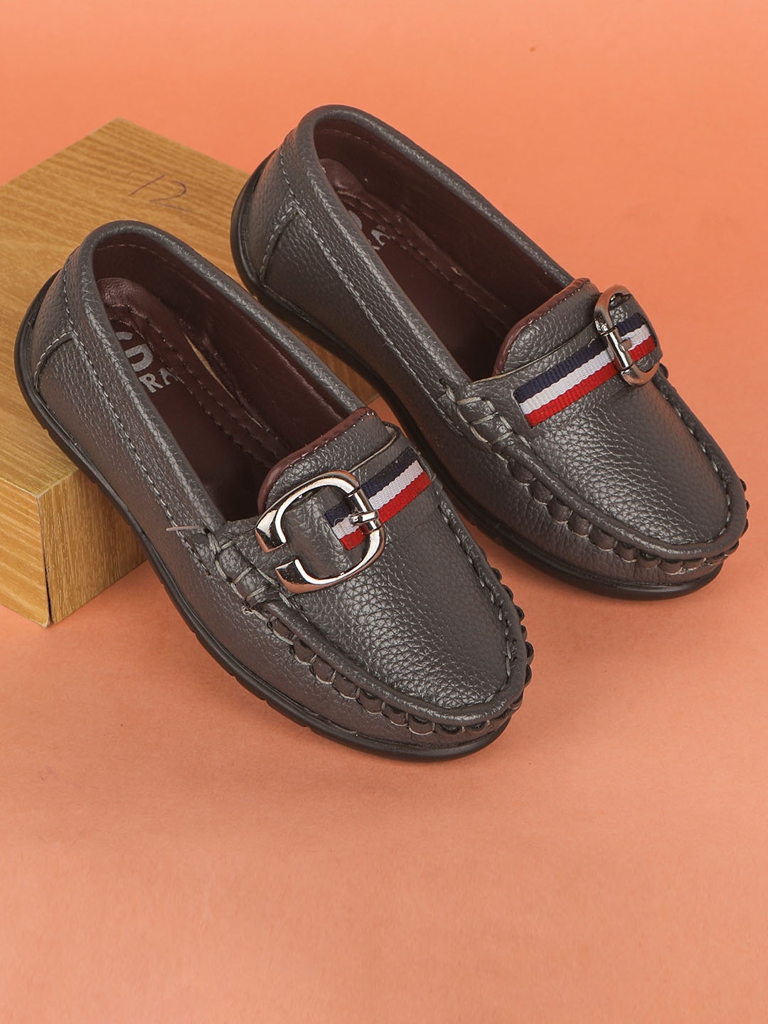 

FEETWELL SHOES Boys Textured Loafers, Grey