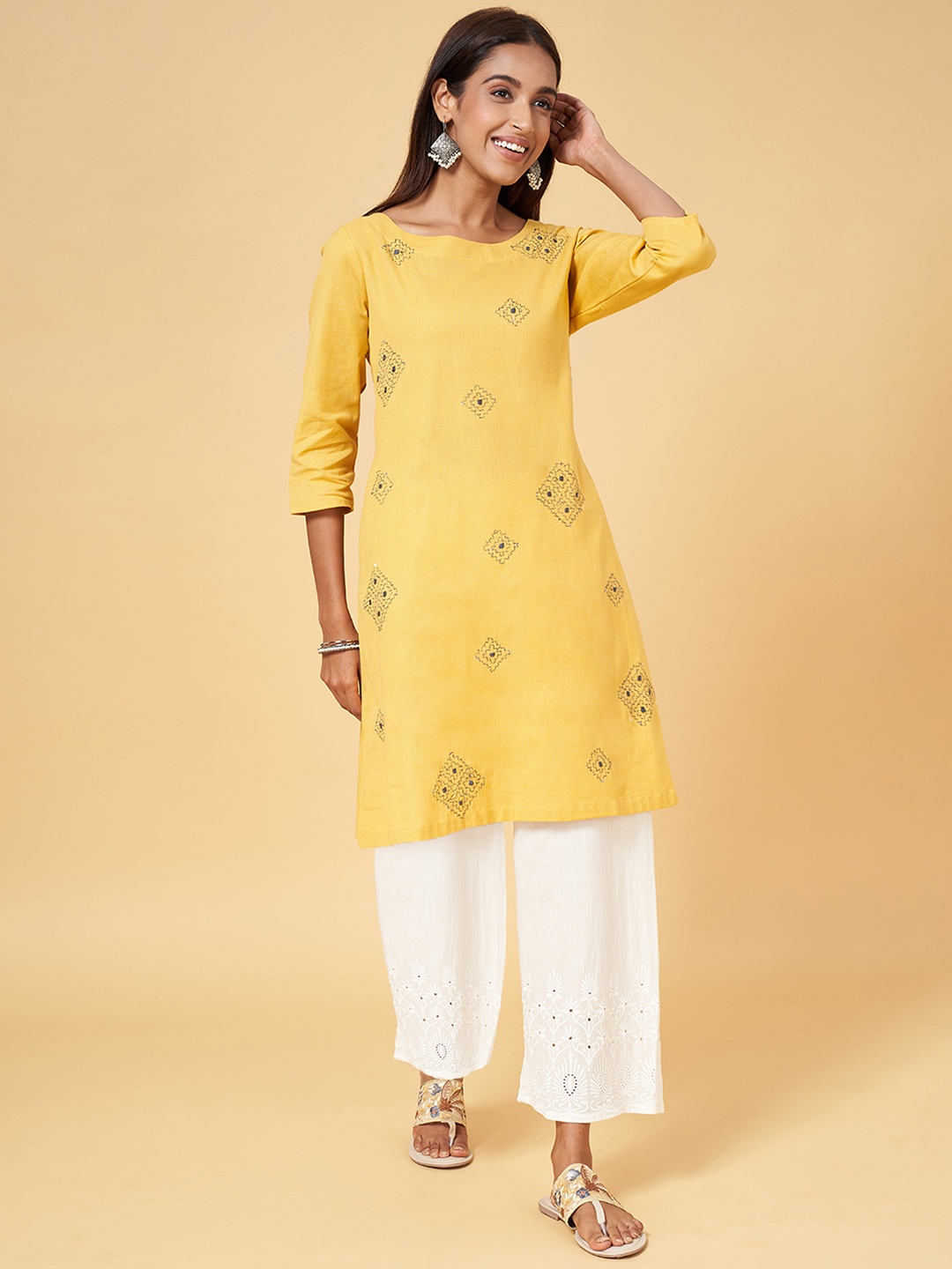 

RANGMANCH BY PANTALOONS Floral Embroidered Kurta, Red