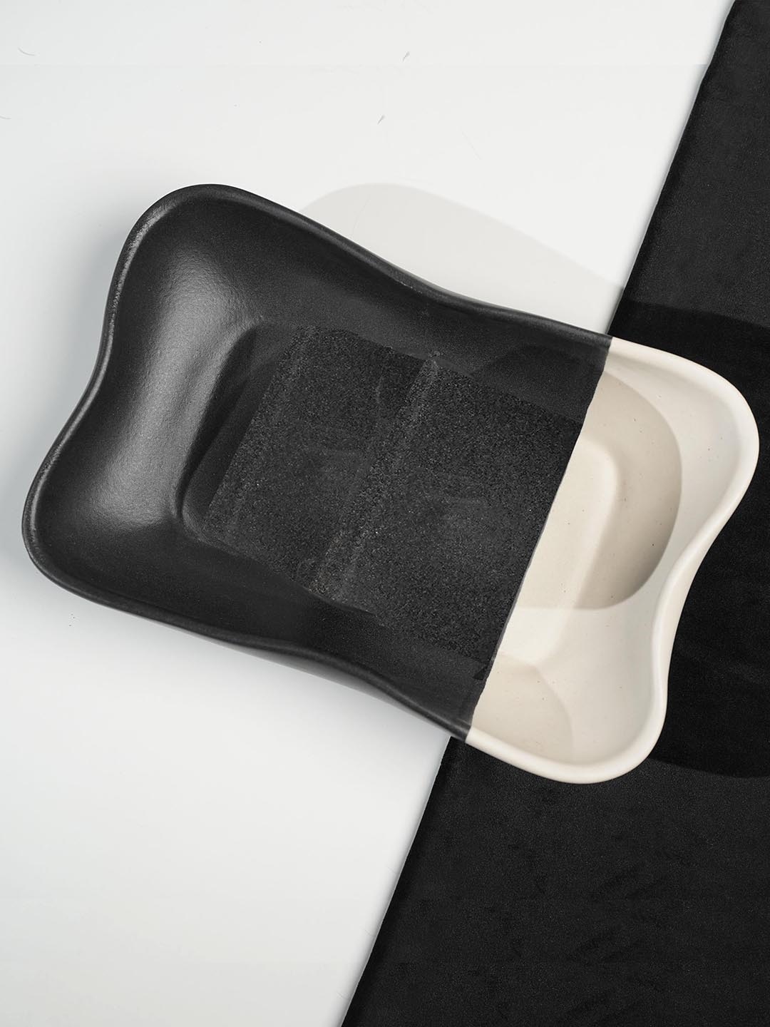 

Folkstorys Black & White Colourblocked Ceramic Monochrome Serving Tray