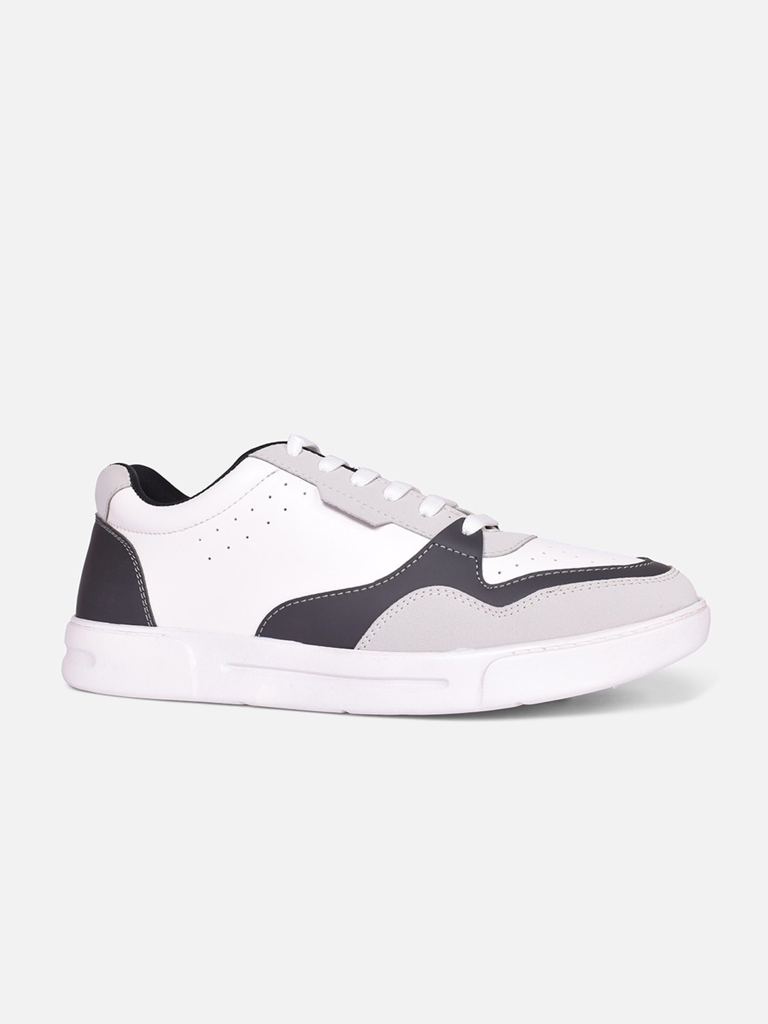 

HIGHLANDER Men Colourblocked Lace-Up Sneakers, White