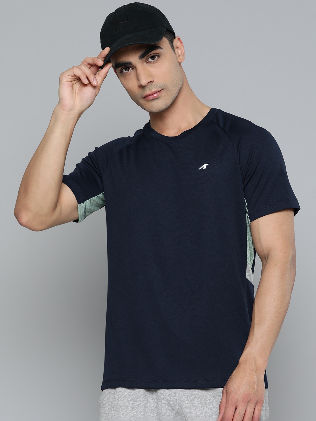 

Alcis Men Colourblocked Dry Tech Slim Fit Sports T-shirt, Navy blue