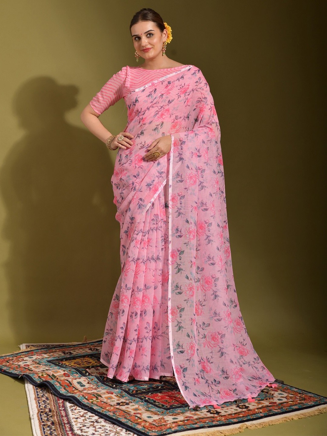 

Mitera Pink & Grey Floral Zari Pure Linen Banarasi Saree