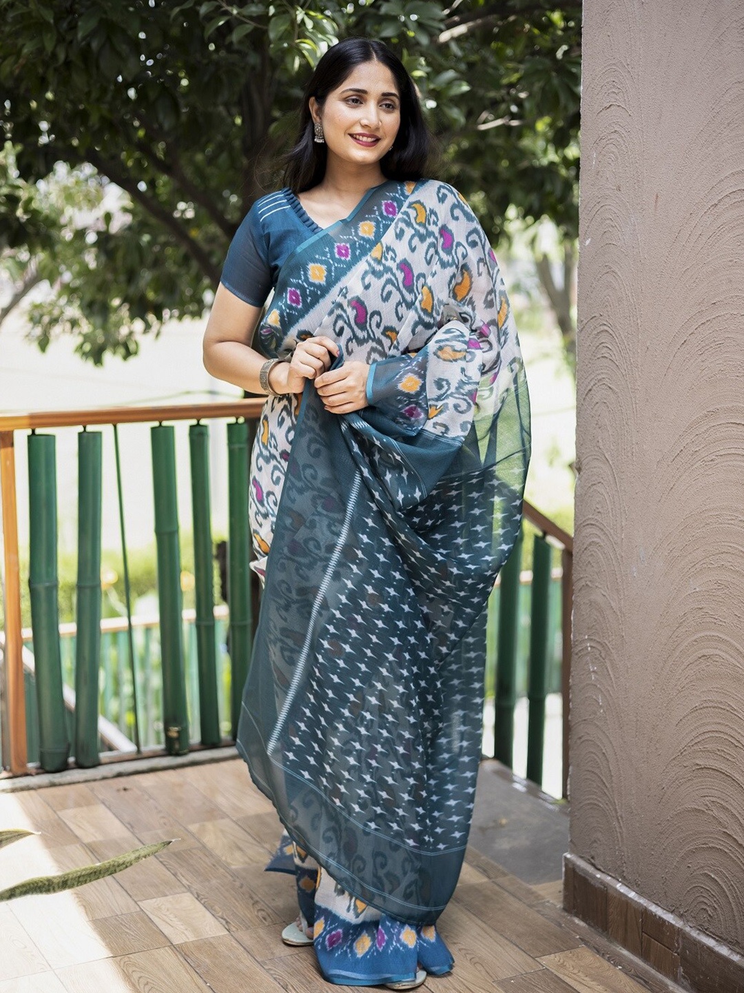 

Mitera White & Teal Ethnic Motifs Pure Cotton Banarasi Saree
