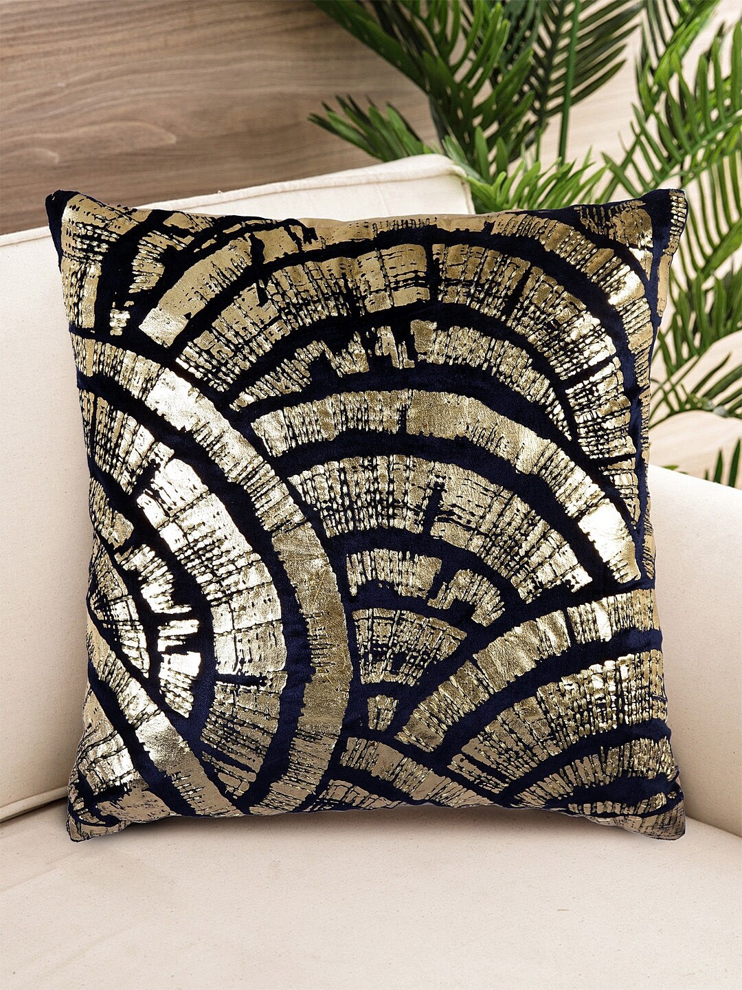 

NISRAG HOME Black & Gold-Toned Abstract Square Cushion Cover