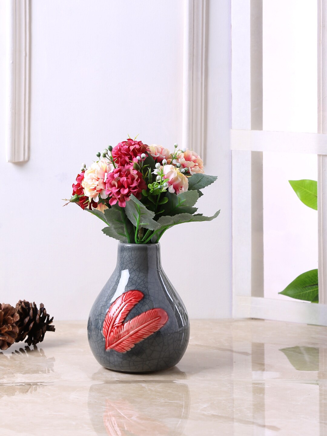

TAYHAA Vintage style Grey & Red Ceramic Vase With Feather Design