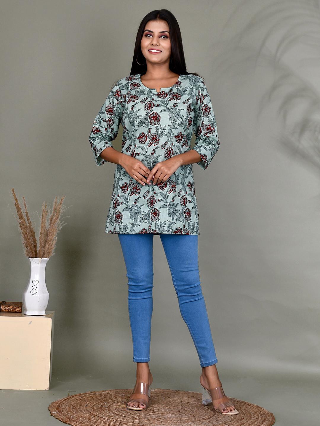 

Kesarya Teal & Grey Floral Printed Pure Cotton Handloom Kurti