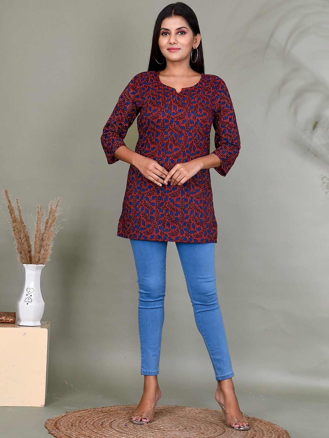 

Kesarya Maroon Ethnic Motifs Printed V-Neck Pure Cotton Handloom Kurti
