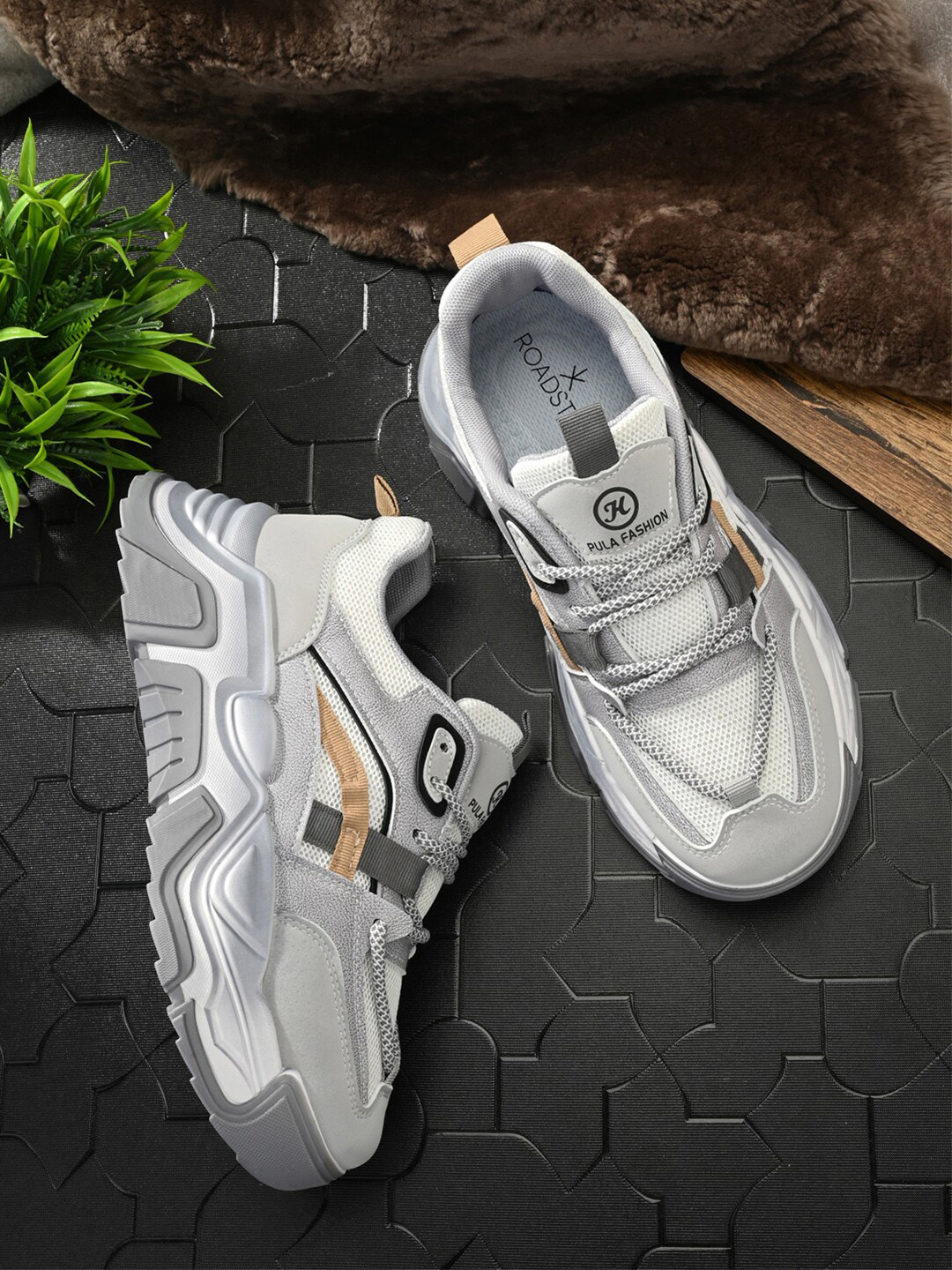 

The Roadster Co. Women Non-Marking Walking Shoes, Grey