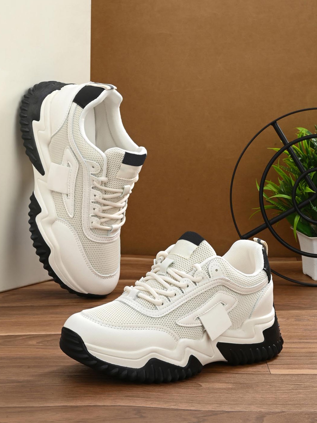

The Roadster Co. Women Non-Marking Walking Shoes, White