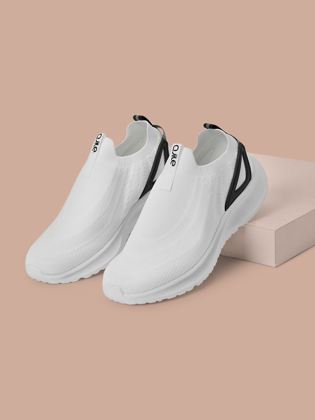 

Ajile by Pantaloons Men Textile Running Shoes, White