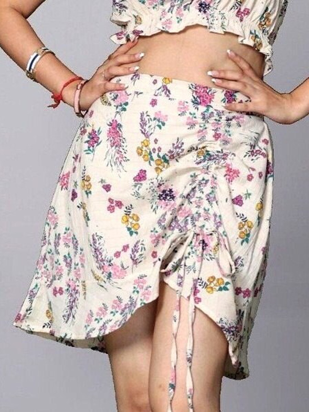 

Fashfun Floral Printed Above-Knee Asymmetric Skirt, White