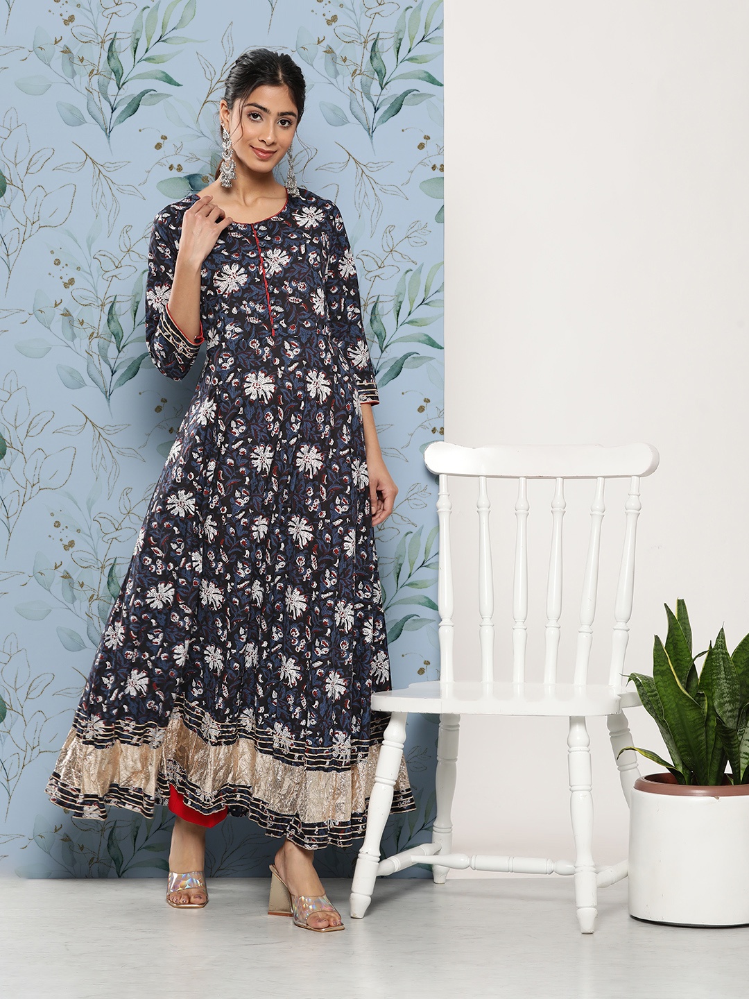 

Divena Women Floral Printed Gotta Patti Anarkali Kurta, Navy blue