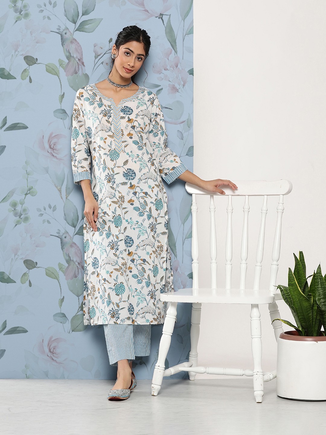 

Divena Women Floral Printed Gotta Patti Pure Cotton Kurta with Trousers, White