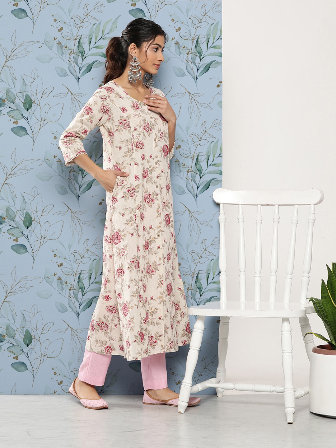 

Divena Women Floral Printed Cotton Kurta, Off white