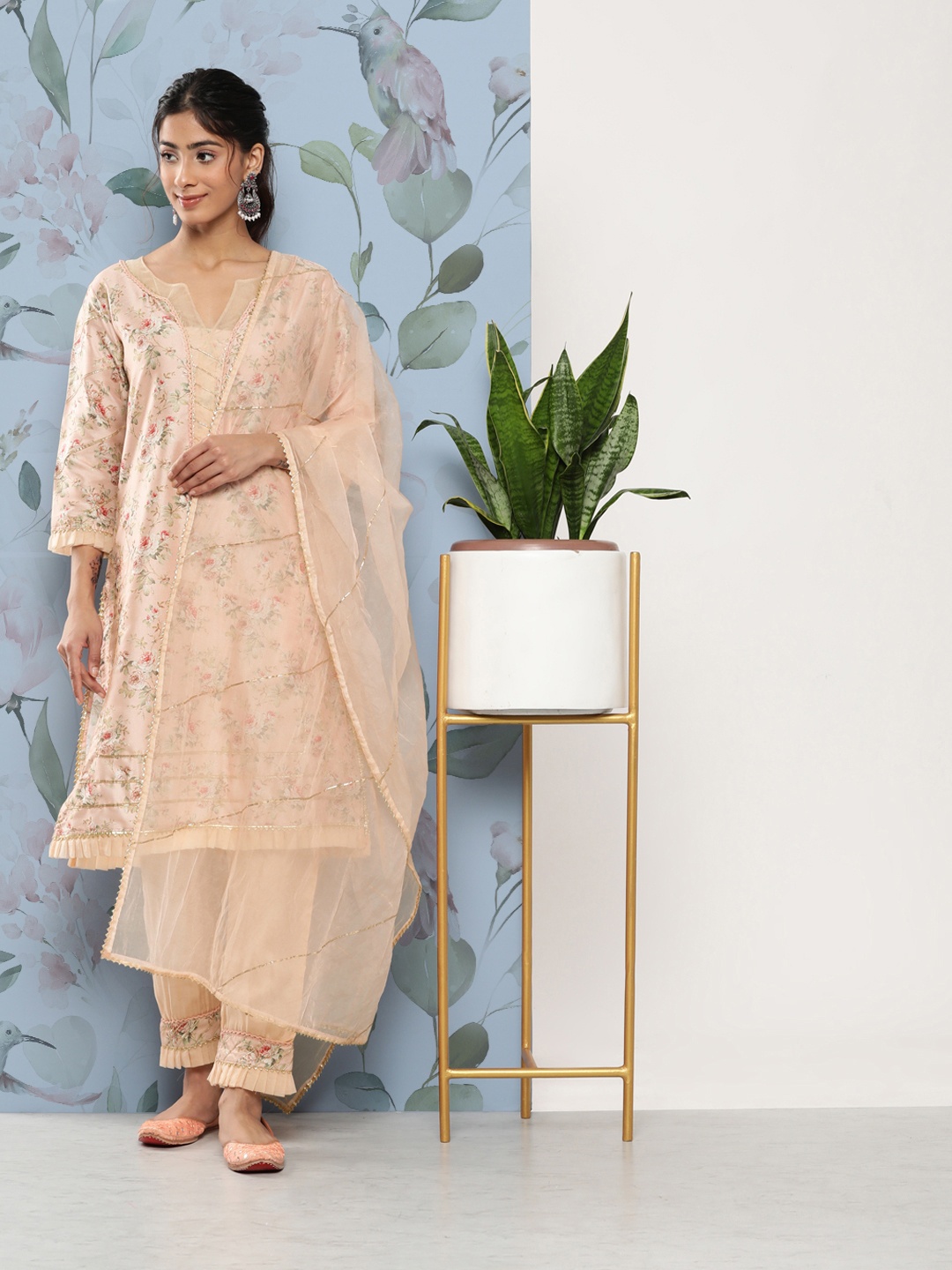 

Divena Women Floral Printed Gotta Patti Kurta with Trousers & With Dupatta, Peach