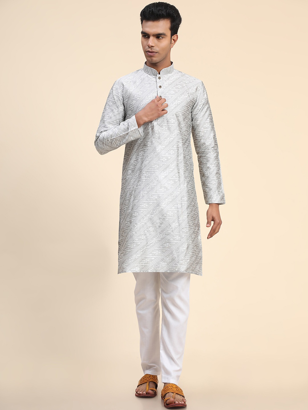 

Ekta Textiles Men Embroidered Leheriya Pure Cotton Kurta with Pyjamas, Silver