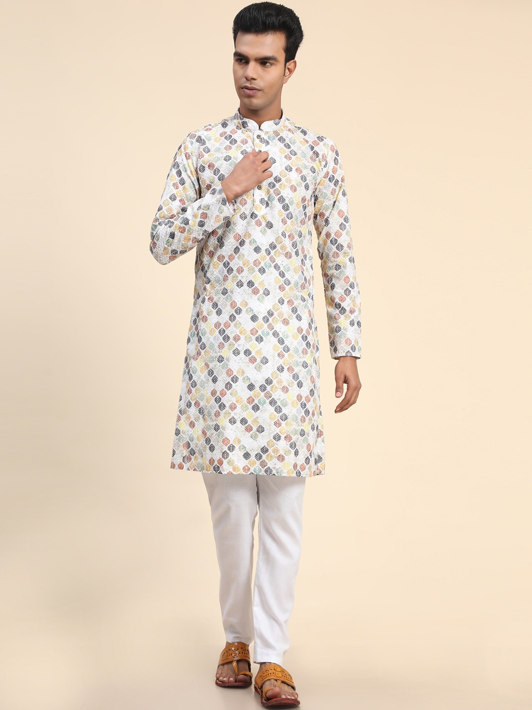 

Ekta Textiles Men Ethnic Motifs Printed Thread Work Pure Cotton Kurta with Pyjamas, White