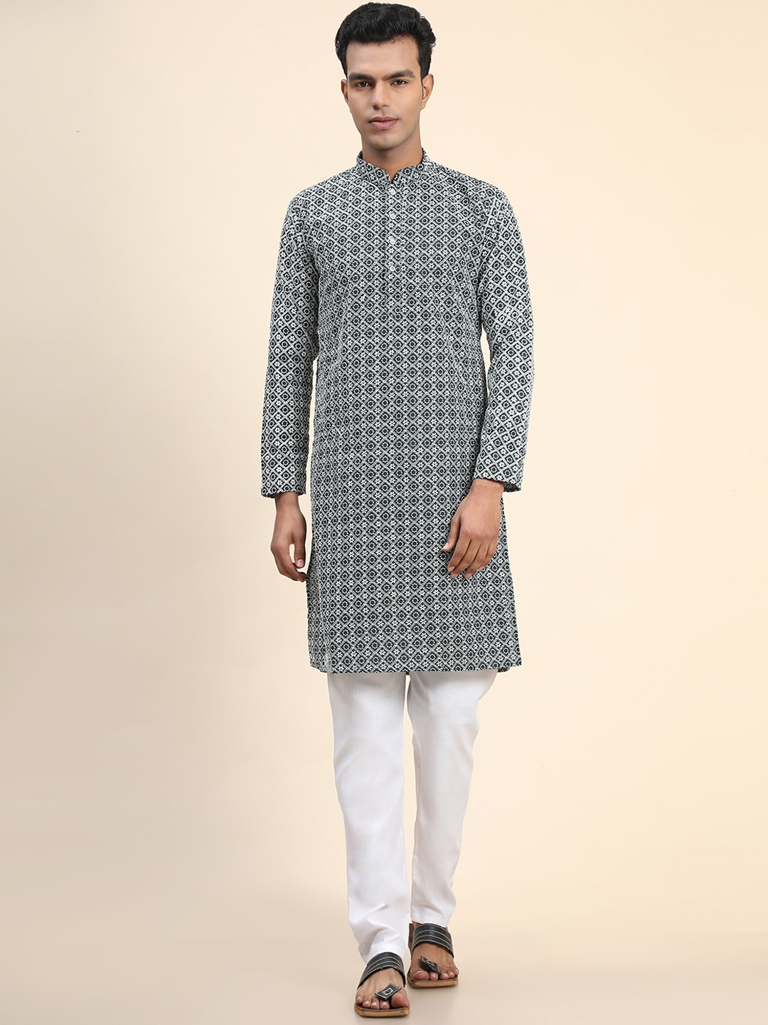 

Ekta Textiles Men Ethnic Motifs Embroidered Pure Cotton Kurta with Pyjamas, Black