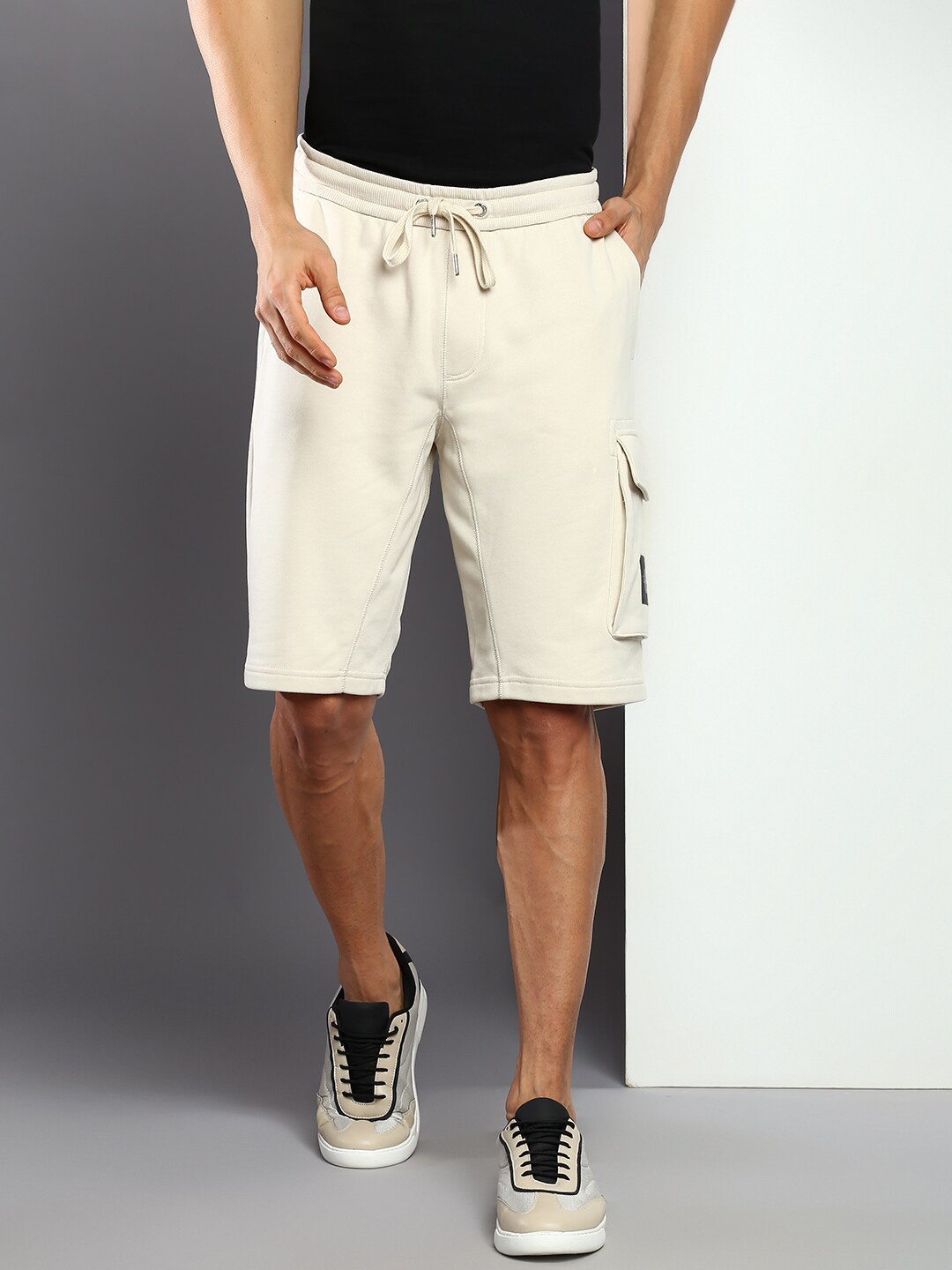 

Calvin Klein Jeans Men Monogram Badge Hwk Pure Cotton Regular Short, Beige