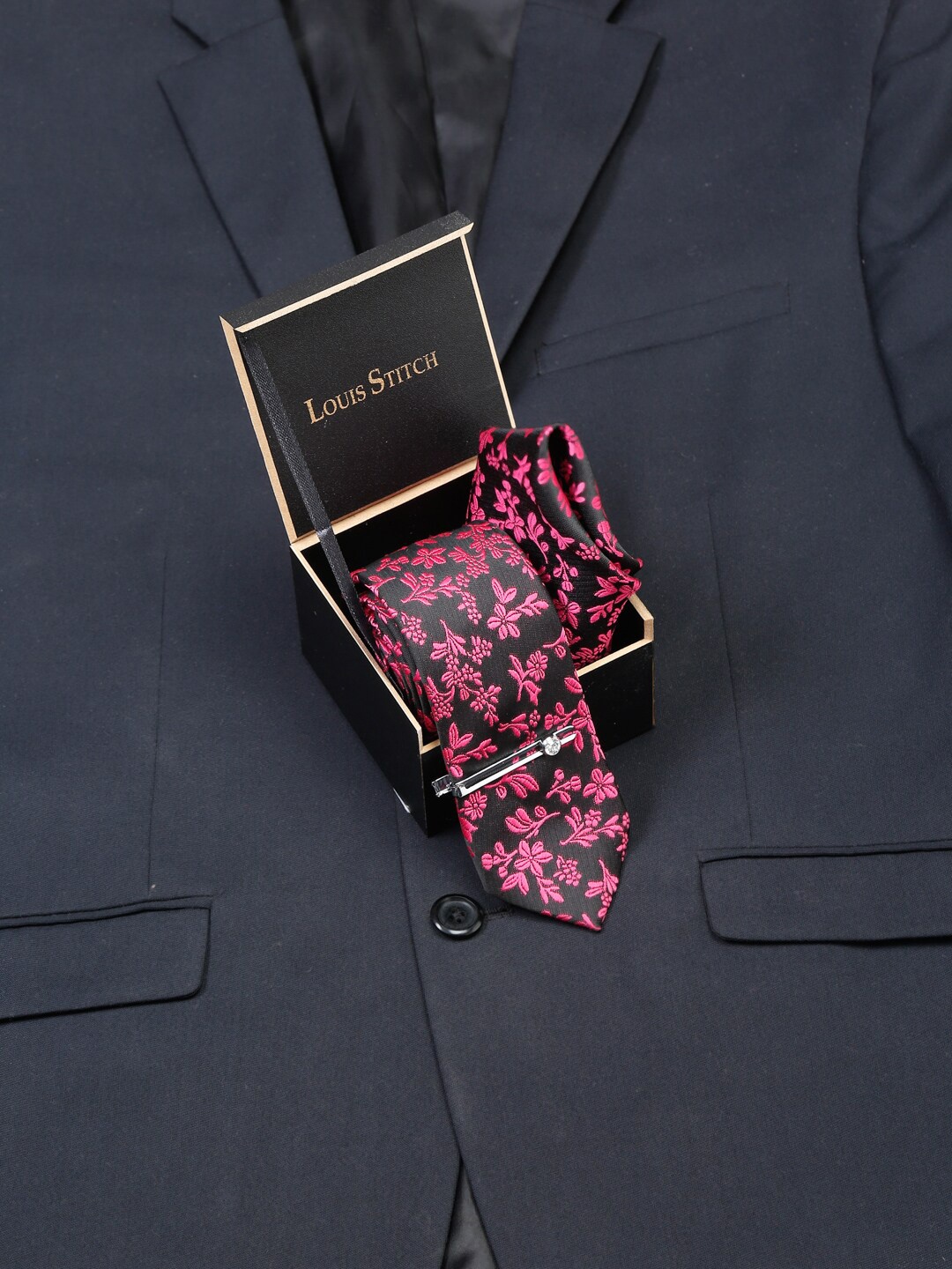 

LOUIS STITCH Mens Italian Silk Tie With Pocket Square & Tiepin Set, Pink