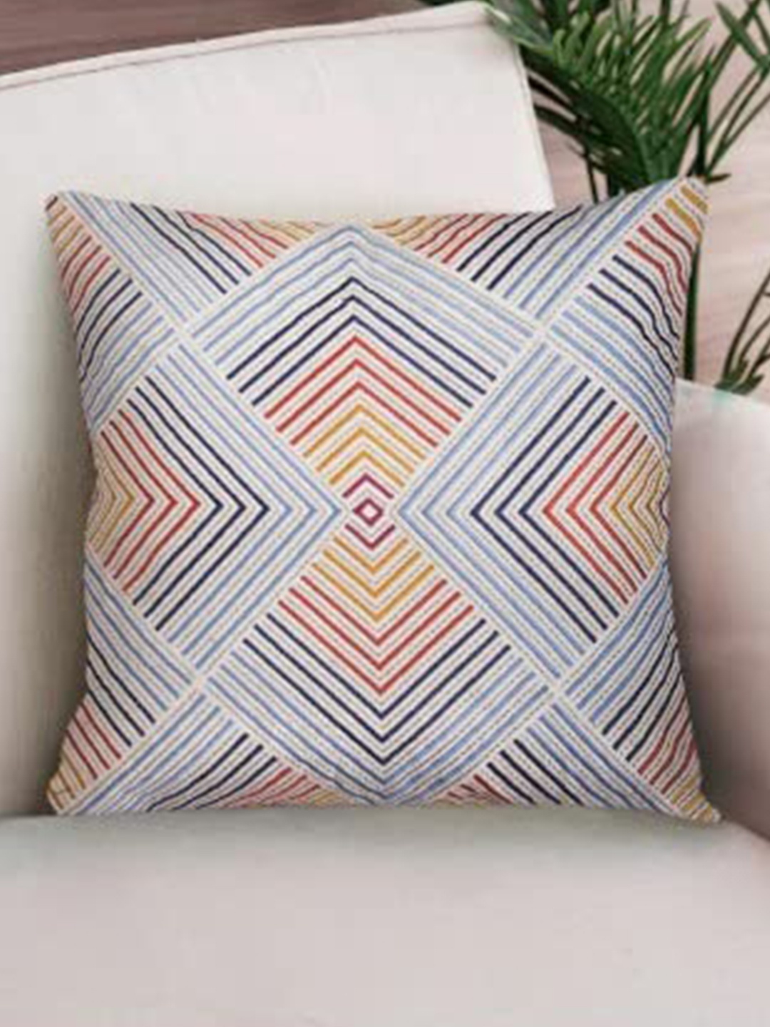 

NISRAG HOME Grey & Red Geometric Square Cushion Cover