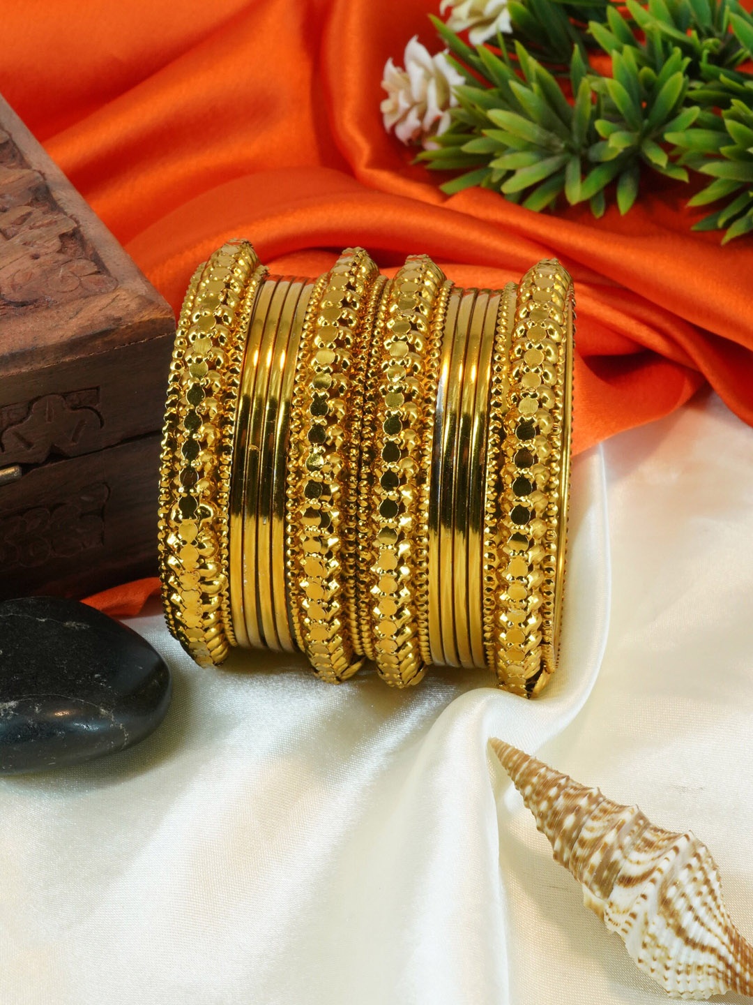 

GRIIHAM Set of 12 Gold-Plated Bangles