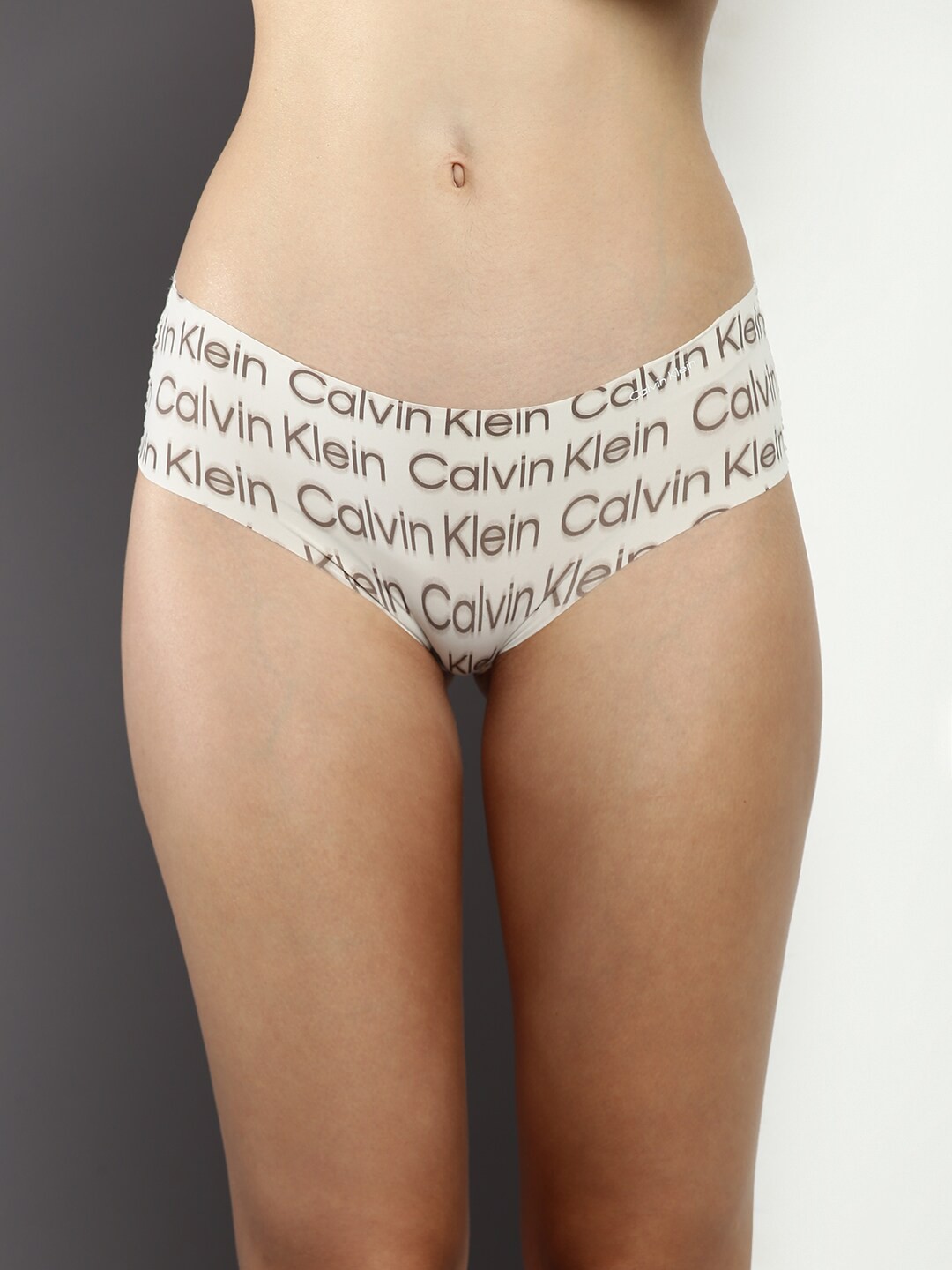 

Calvin Klein Underwear Women Printed Low-Rise Hipster Briefs, Nude
