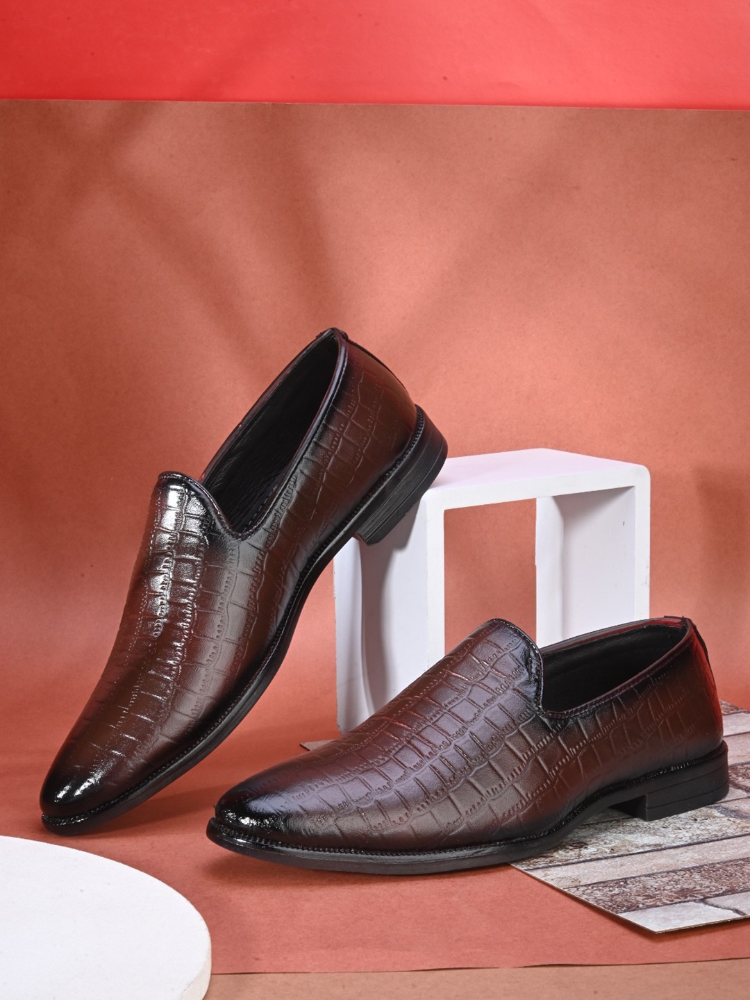 

birgos Men Textured Leather Formal Slip-On Shoes, Brown