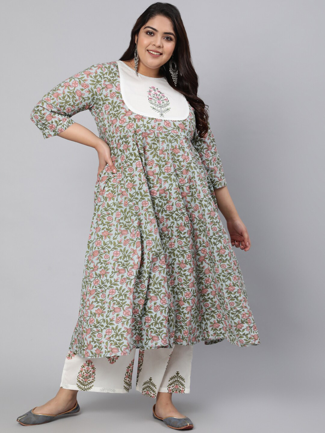 

Jaipur Kurti Ethnic Motifs Printed Panelled Gotta Patti Pure Cotton Kurta with Palazzos, Grey