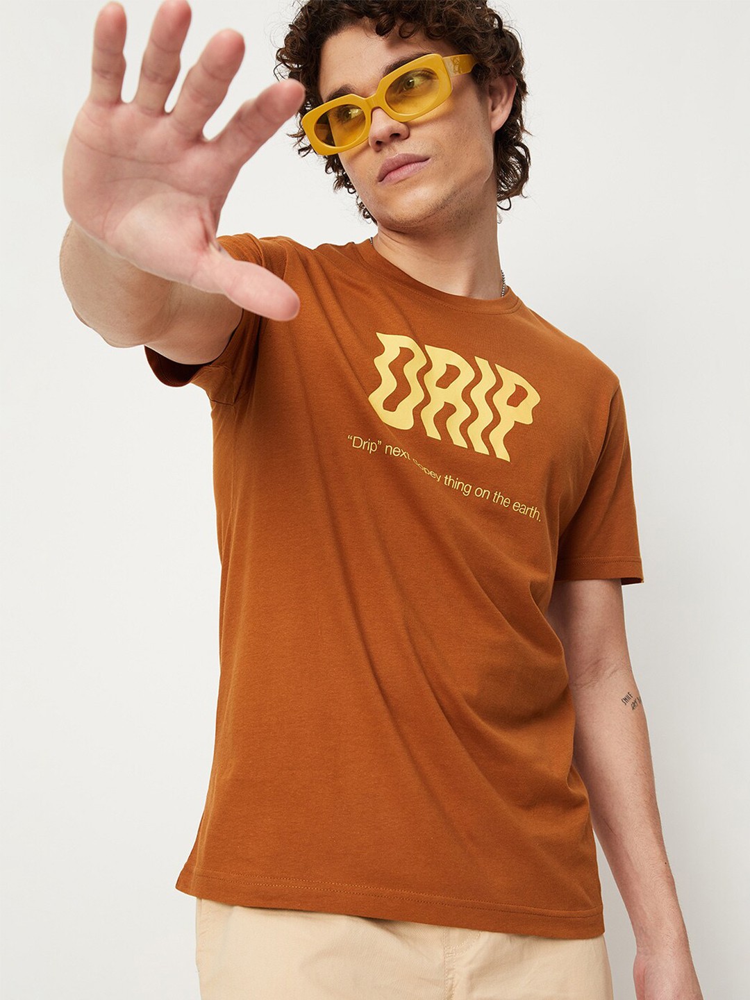 

max Men Typography Printed Cotton T-shirt, Brown