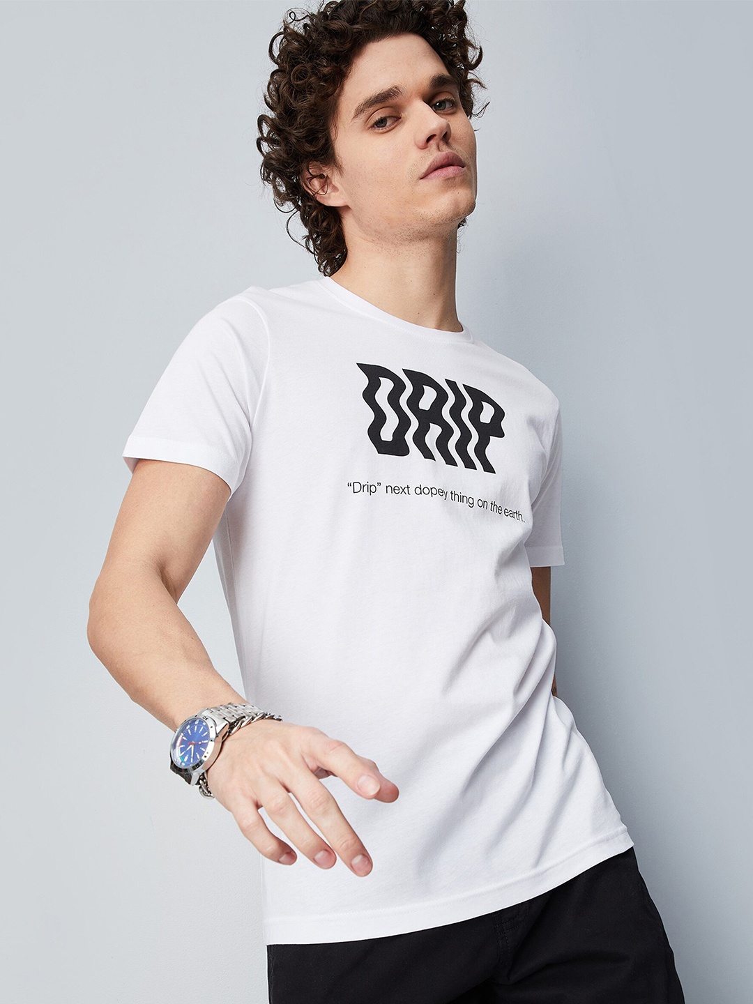 

max Men Typography Printed Pure Cotton T-shirt, White